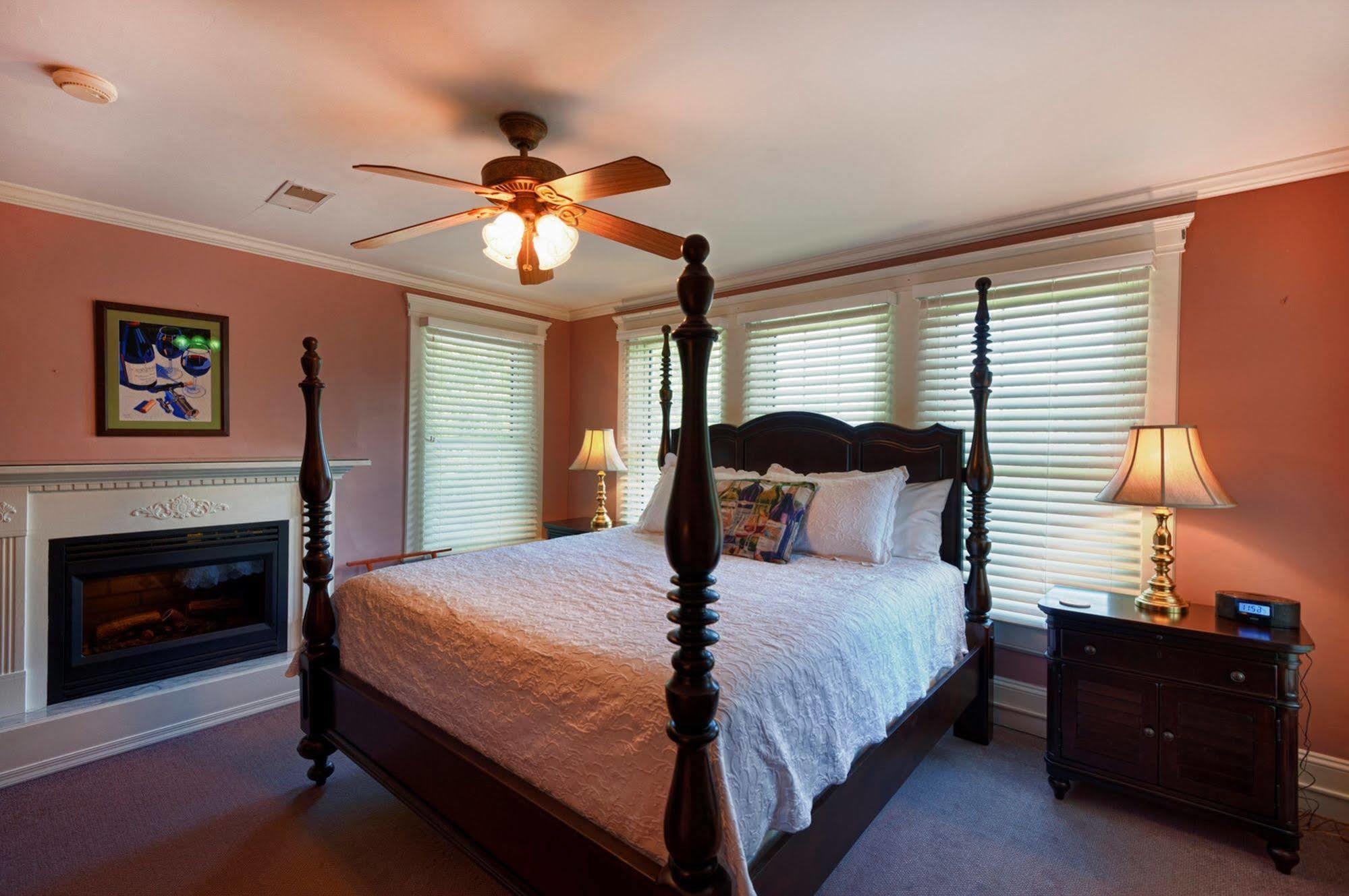 Steeles Tavern Manor Bed & Breakfast Raphine Екстериор снимка