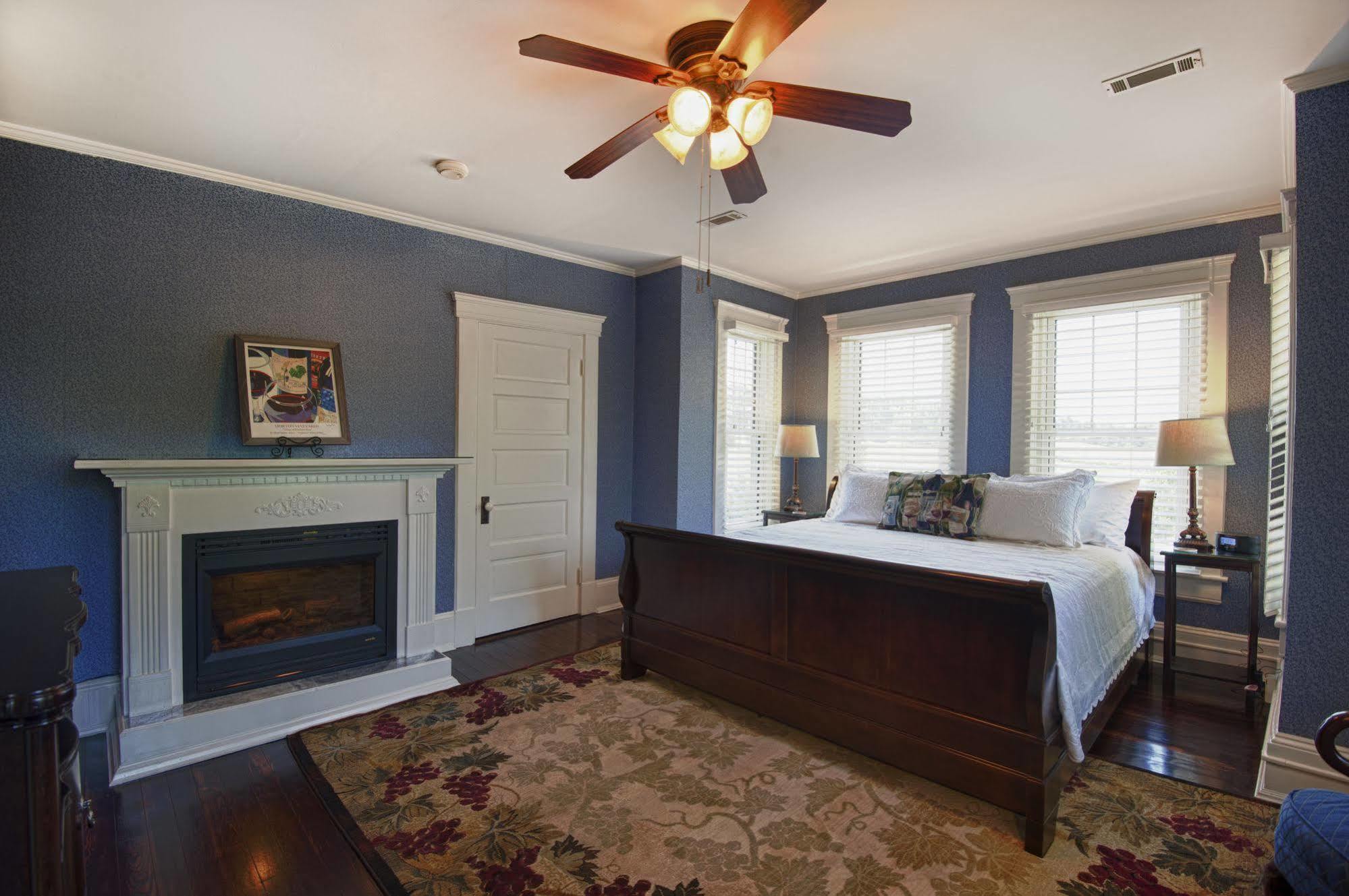 Steeles Tavern Manor Bed & Breakfast Raphine Екстериор снимка