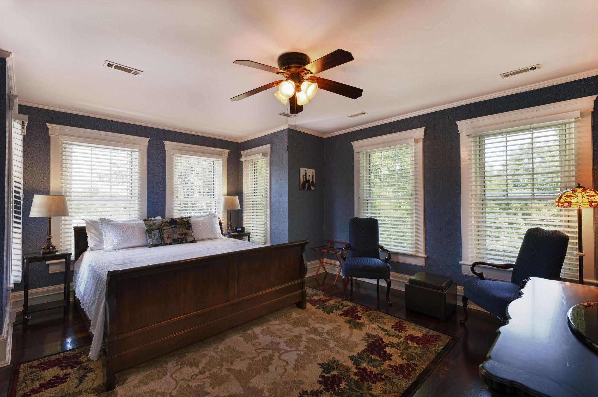 Steeles Tavern Manor Bed & Breakfast Raphine Екстериор снимка