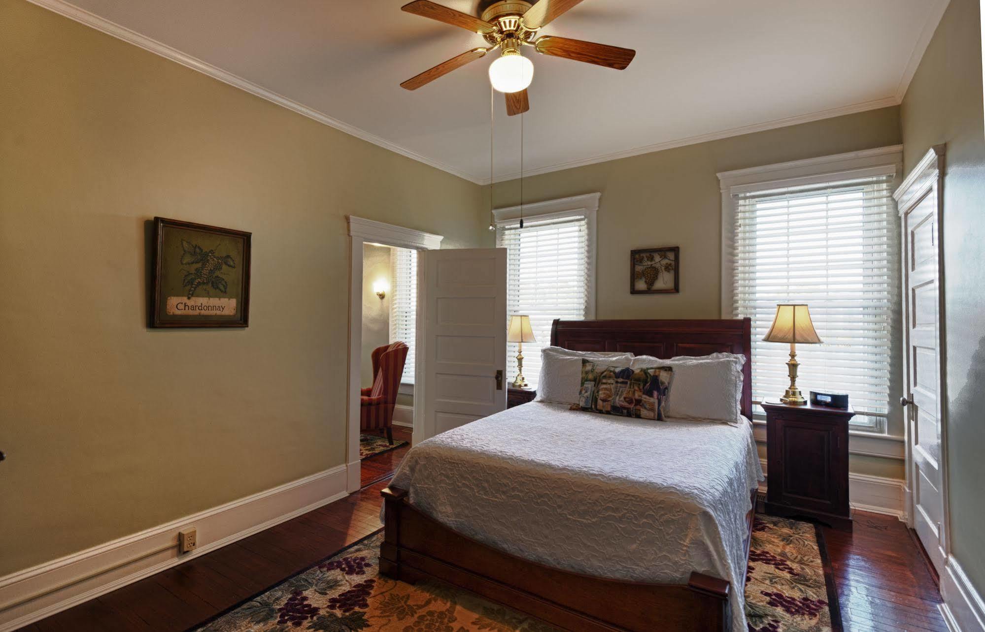 Steeles Tavern Manor Bed & Breakfast Raphine Екстериор снимка
